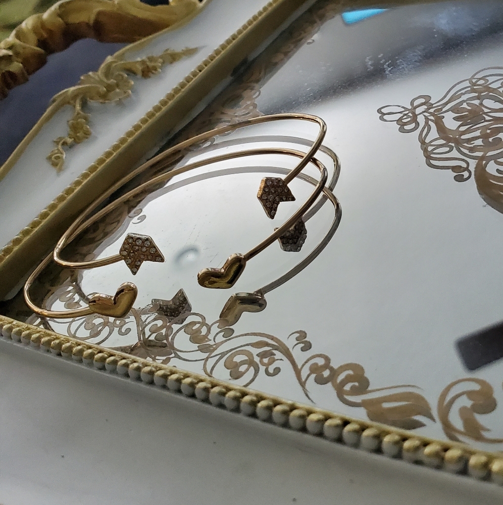 Gold heart n shield bracelet set - Picture 2 of 4